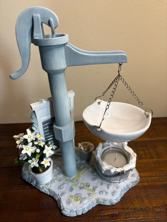 Vintage Yankee Candle Hanging Tart Warmer Designed With Laundry Scene - Picture 4 of 6